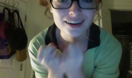 Toket besar kantor bokep khusus 3gp milf menarik kemaluan dengan dua tangan