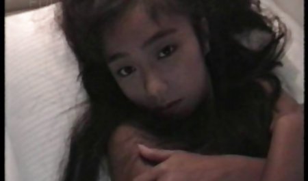 Rambut pirang boket gratis di renda pendek nilon terangsang menggoda Toket besar