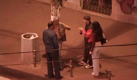 Hot cewek seksi bokep mp4 gratis menggosok vaginanya di sofa